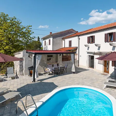 Franka With Heated Pool *