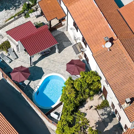 Franka With Heated Pool Villa