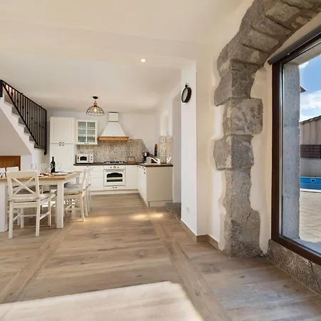 Franka With Heated Pool Villa