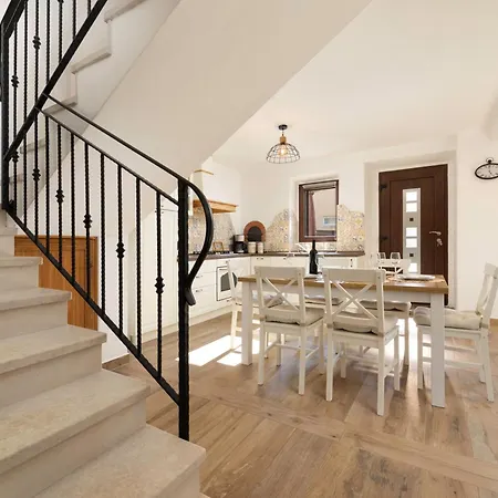 Villa Franka With Heated Pool Milohnici