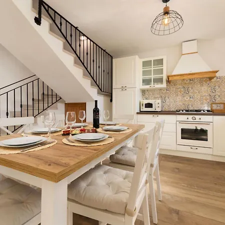 Villa Franka With Heated Pool Milohnici
